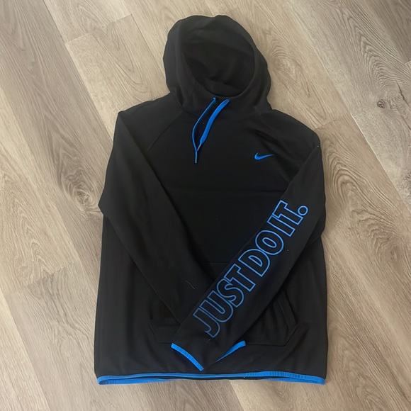 Nike Tops - Nike Sweat Shirt